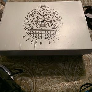 Kyrie 5 basketball shoes